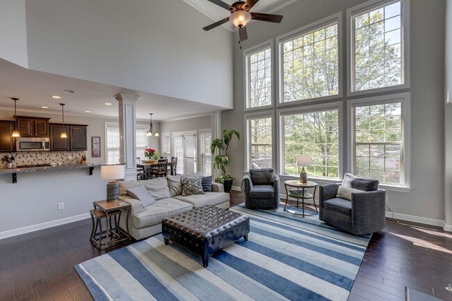 Building Photo - 5 Bedroom Home with Theater Room & 3-Car Garage in Franklin