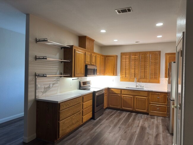 Building Photo - 767 Kingman Dr