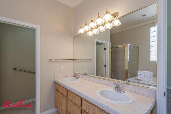 Building Photo - Comfortable 3-bedroom Home. Small Dog Frie...