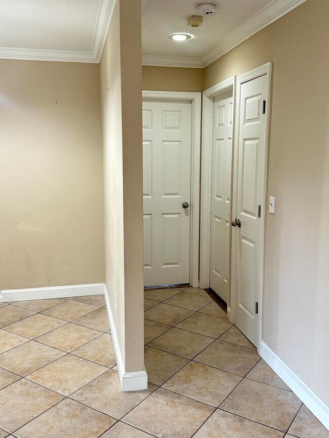 Building Photo - 383 SW Tulip Blvd