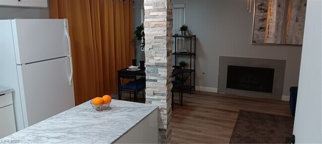 Building Photo - 5045 Spencer St