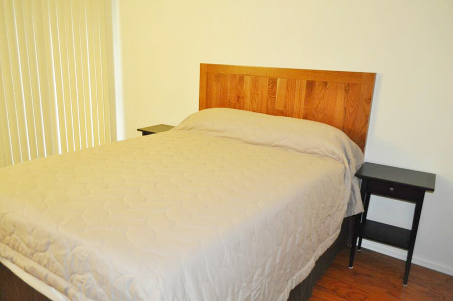 bedroom 2 - 8335 South Fairmount Drive