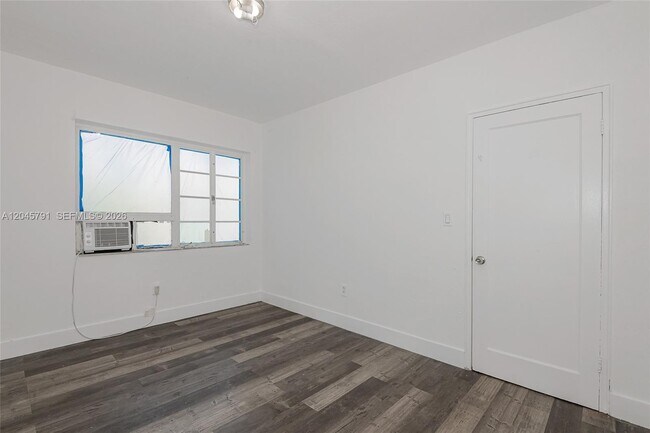 Building Photo - 8340 Crespi Blvd