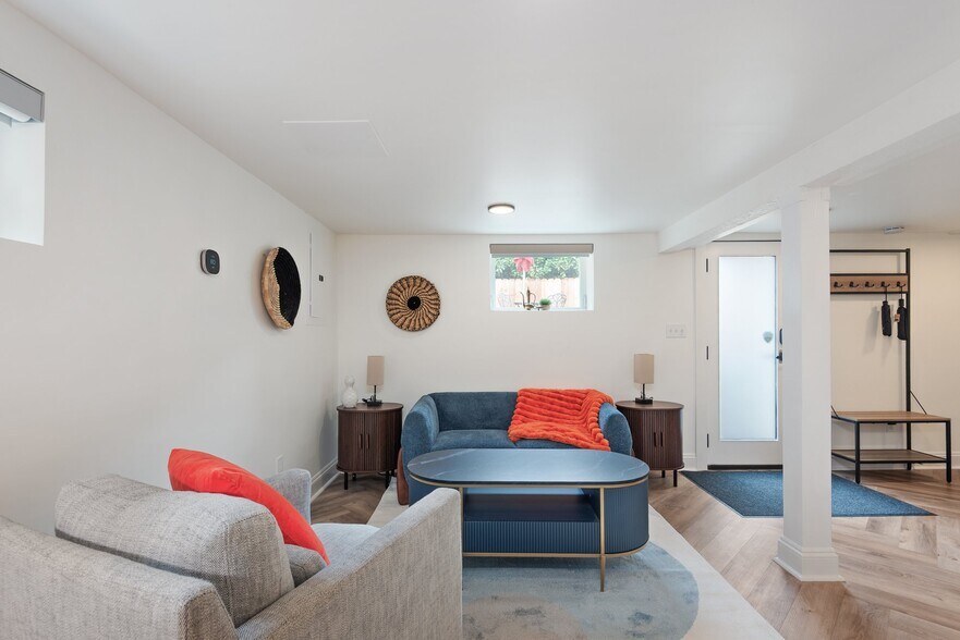 Building Photo - 2314 NE Flanders St