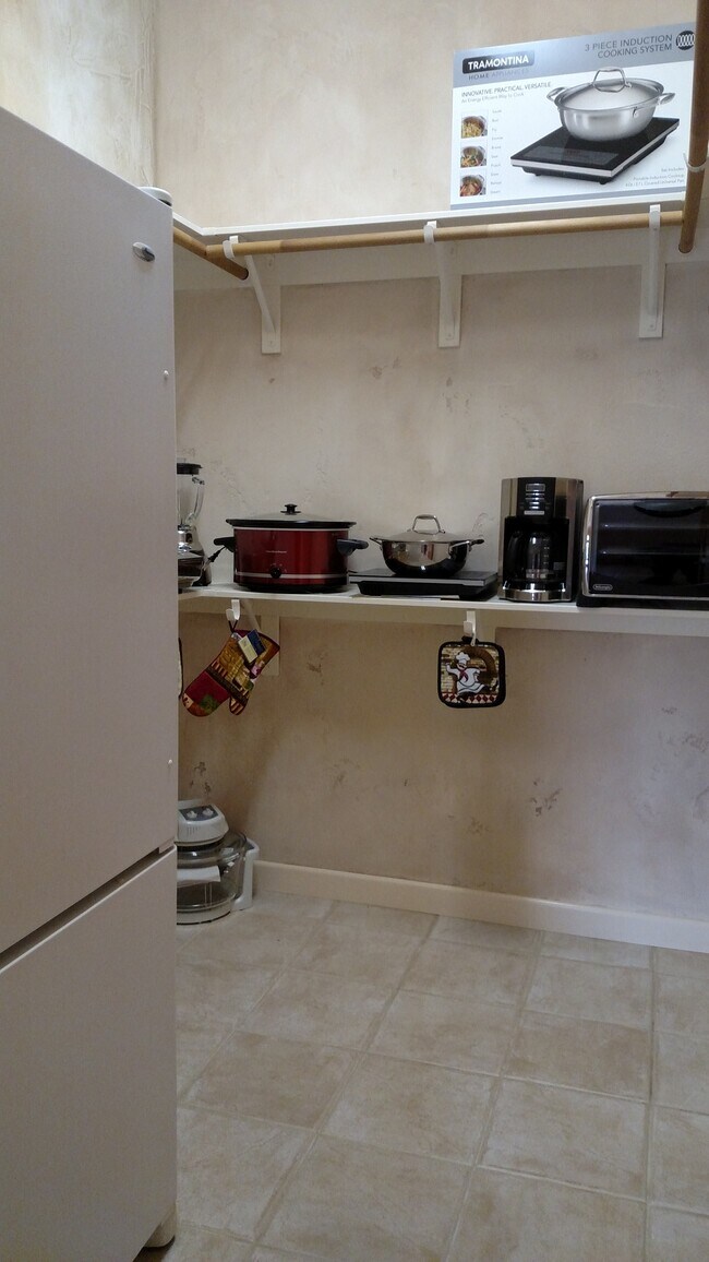 Large Pantry with Refrigerator & kitchen storage - 18874 Meadowlark Ct
