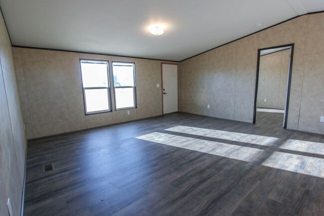 Building Photo - Horse Property on 3.3 Acres - MOVE IN SPECIAL