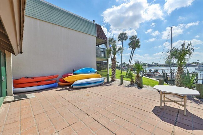 Building Photo - 1028 Apollo Beach Blvd