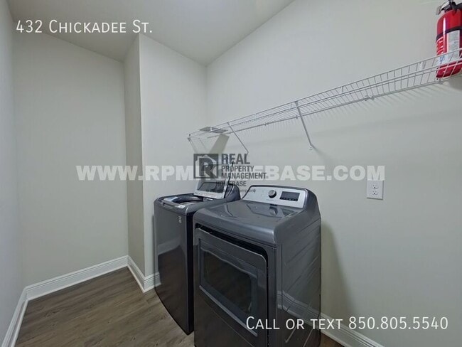 Building Photo - 432 Chickadee St