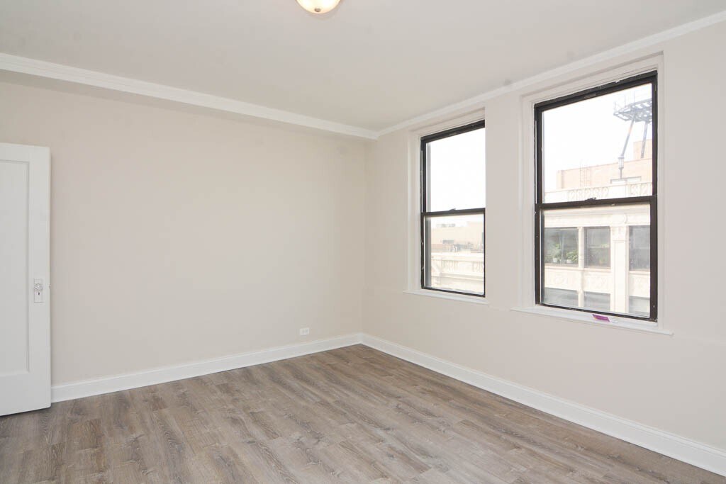 Building Photo - 3335 W Diversey Ave