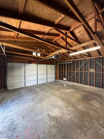 Building Photo - 9856 La Rosa Dr