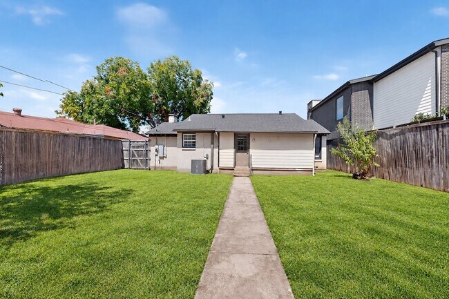 Building Photo - 4812 Wateka Dr