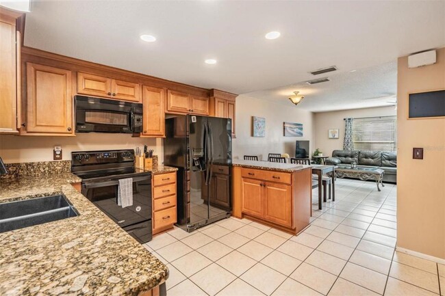 Building Photo - 14631 Lake Forest Dr
