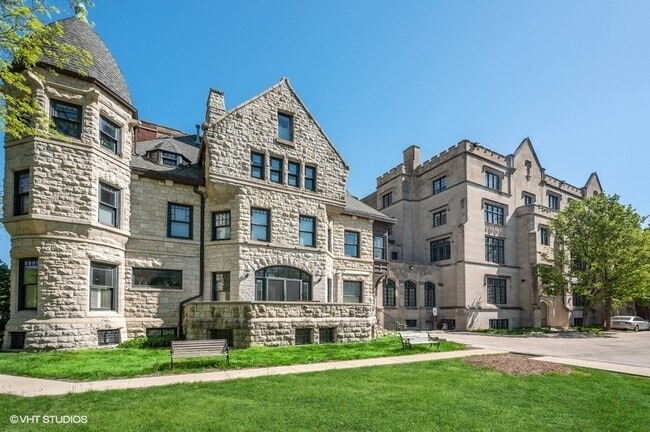 Building Photo - 4545 S Drexel Blvd
