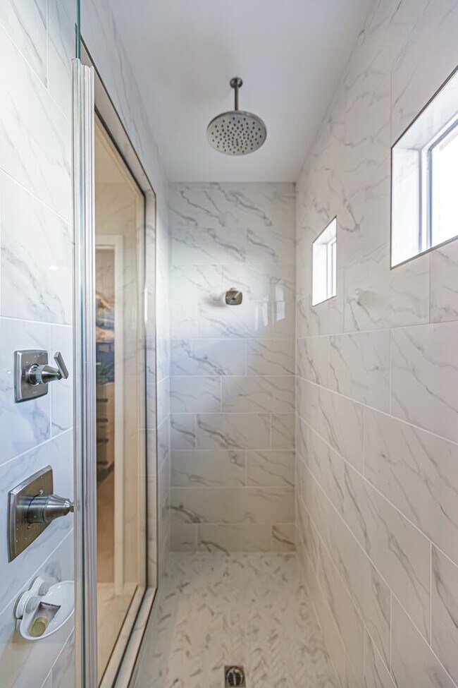 Building Photo - One Story Model Home