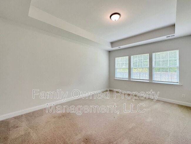 Building Photo - 302 Witch Hazel St