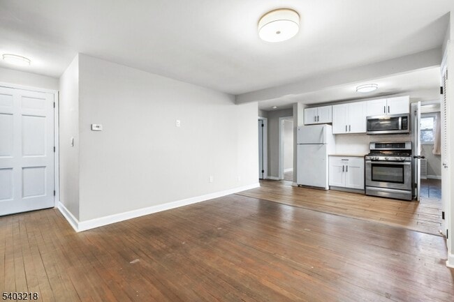 Building Photo - 26 Van Ness Terrace