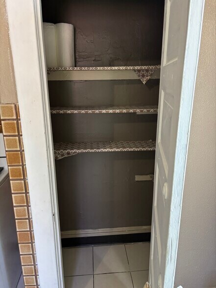 Kitchen - 571 N East Ave