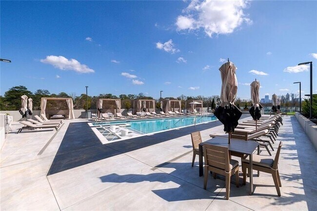 Building Photo - 2425 Peachtree Rd NE