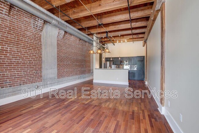 Building Photo - 420 S Front St