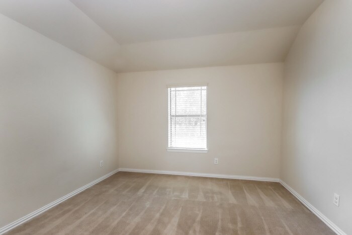 Building Photo - 26049 Kingshill Dr