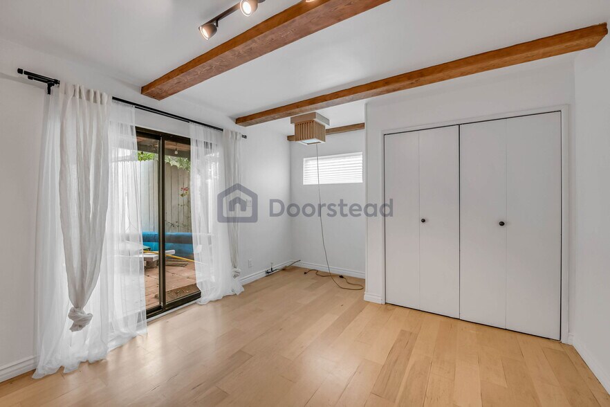 Building Photo - 5368 Calatrana Dr