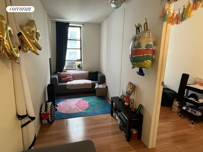 Primary Photo - 524 W 50th St