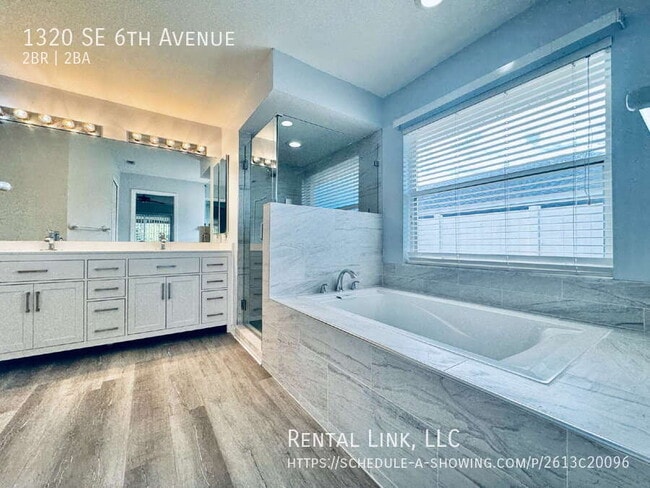 Building Photo - 1320 SE 6th Ave