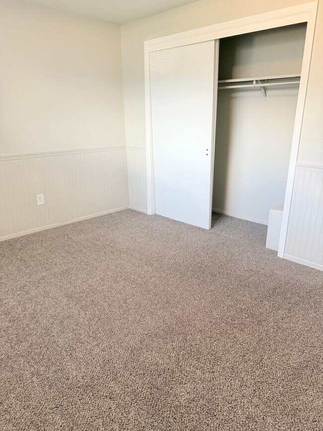 Building Photo - 1805 Eagle View Dr