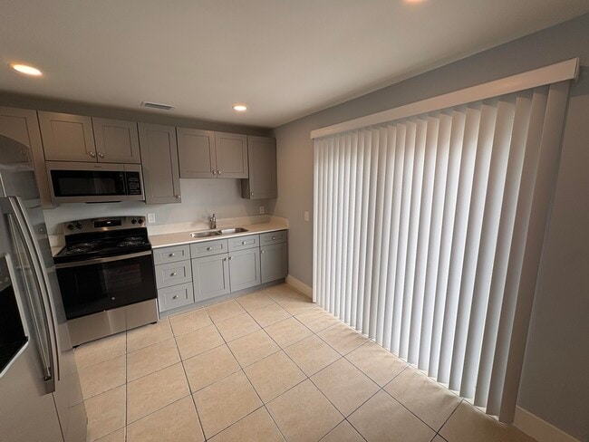 Building Photo - 4593 Coconut Rd