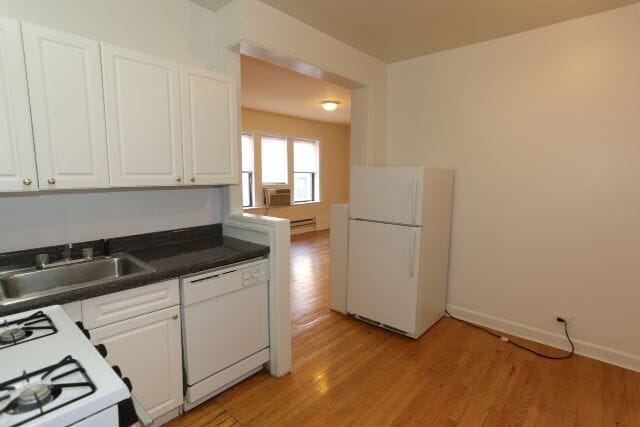 Building Photo - 3727 N Pine Grove Ave