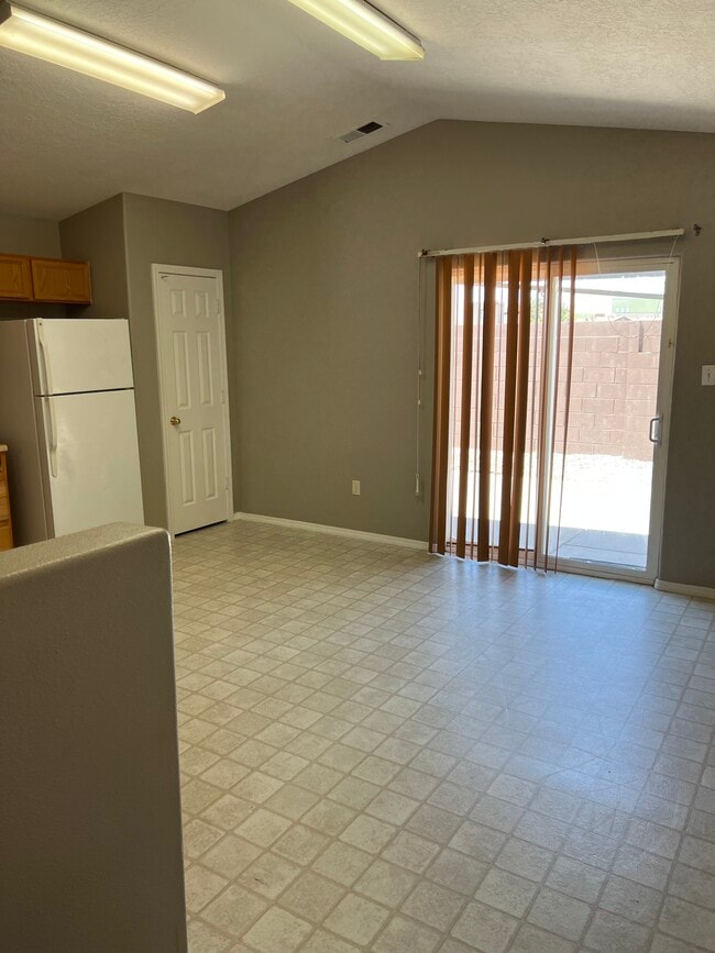 Building Photo - 2763 Butch Cassidy Dr SW