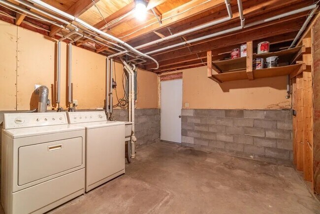 Building Photo - 3419 Gerrard Ave