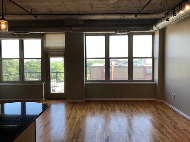 Building Photo - 6 S Laflin St