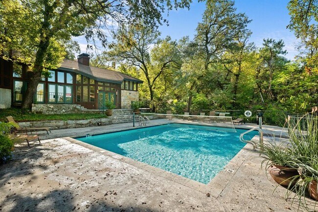 Building Photo - 4711 Spicewood Springs Rd