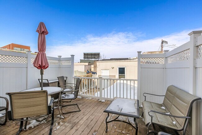 Building Photo - 600 67th St