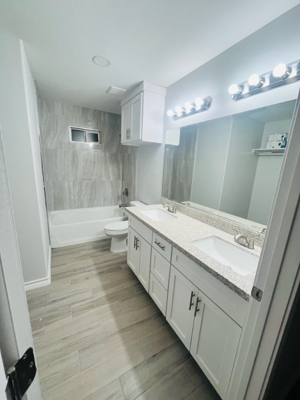 Building Photo - 1810 Atrium Pl Dr