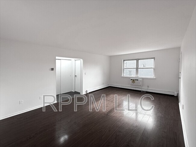 Building Photo - 19 Van Rensselear St