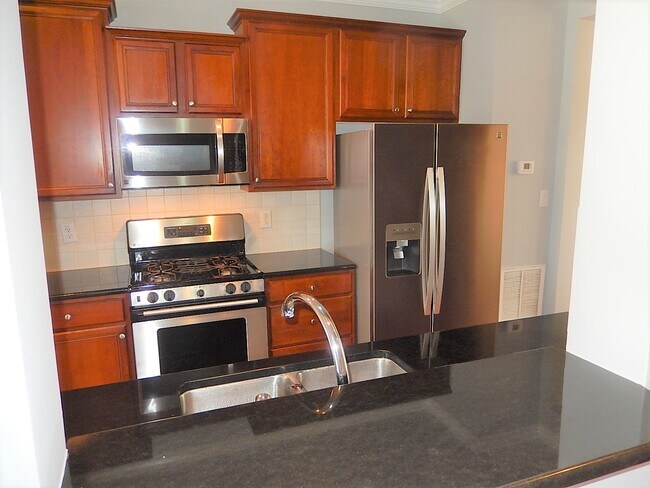 Building Photo - 2927 Imperial Oaks Dr