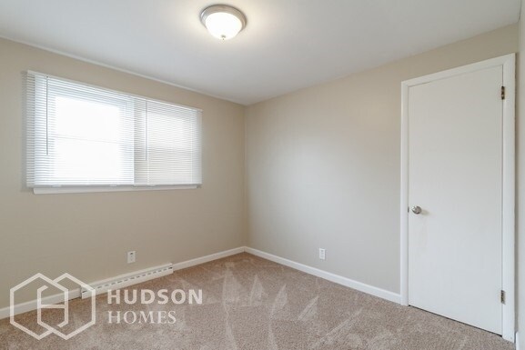 Building Photo - 113 Viking Pl