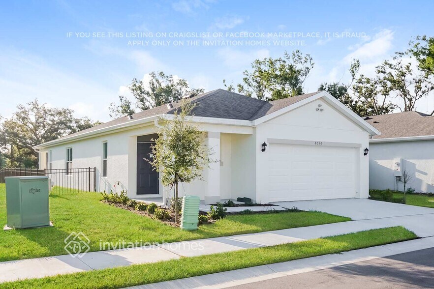 Building Photo - 8016 Majestic Palms Ct