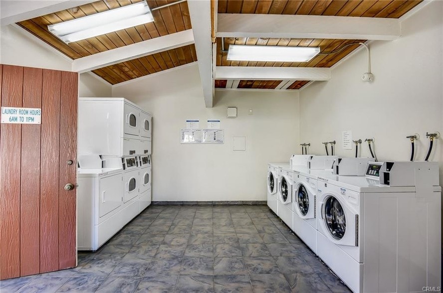 Building Photo - 1000 W MacArthur Blvd