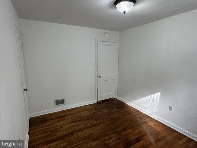 Building Photo - 6121 Quebec Pl