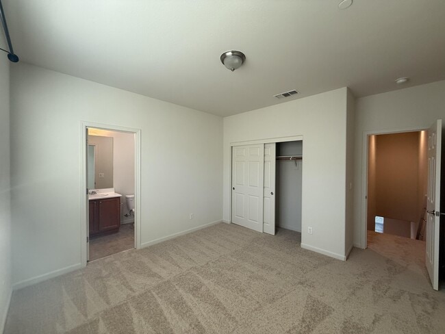 Building Photo - 1055 Chamomile Walkway