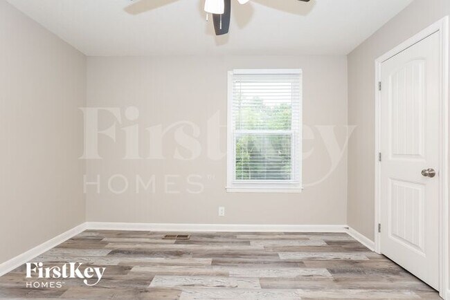 Building Photo - 704 Berkshire Dr