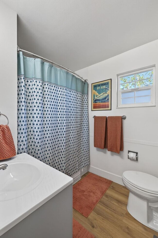 Building Photo - Welcome to Reno Nevada’s Biggest Little BnB !!