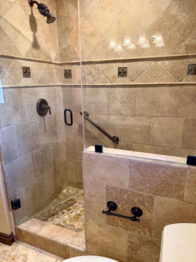 Building Photo - 2 bedroom Golf course Condo