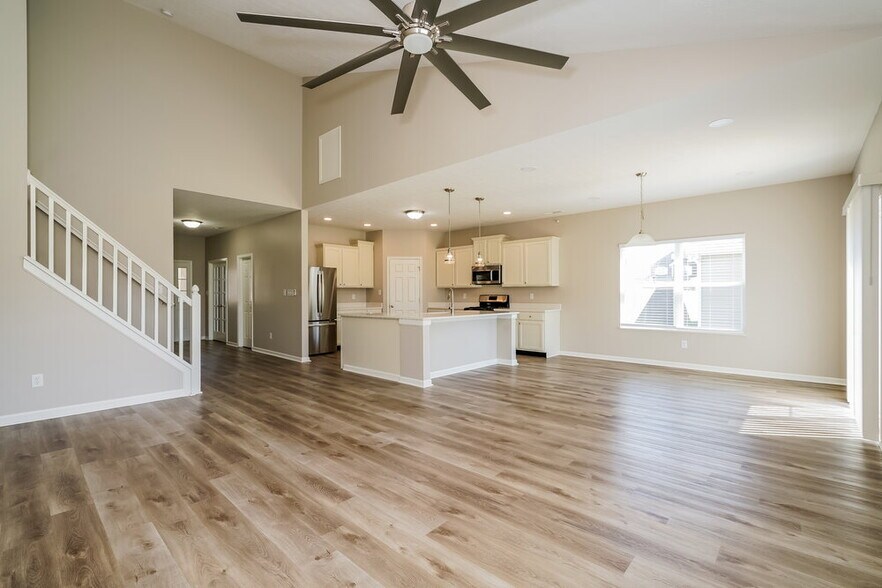 Building Photo - 1813 Maplewood Ct