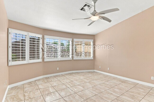 Building Photo - SE!! Stallion Mountain!! Gated!!! Single Story Home!! No Carpets!!! Covered patio!! Water Conditi...