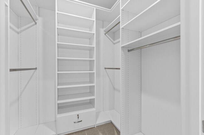 Building Photo - 681 SW Millard Dr