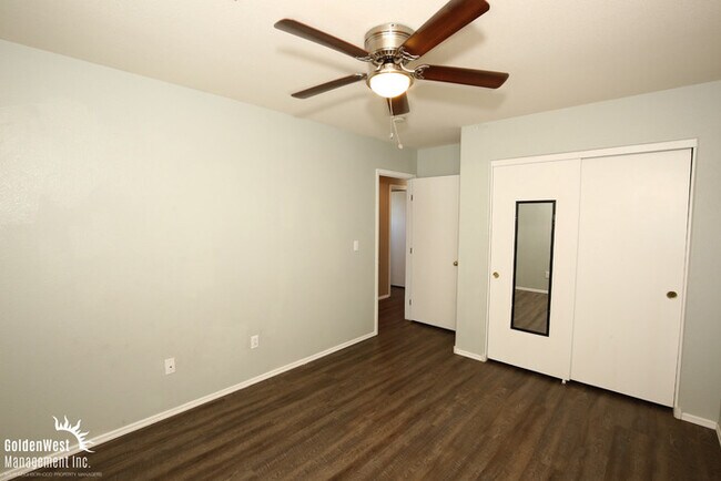 Building Photo - Spacious 3Bdm 2.5Ba Two-Story Home in Henderson